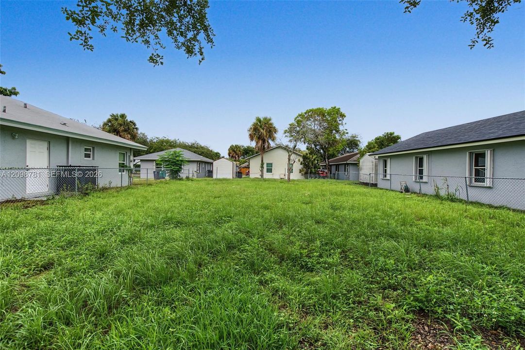 En Venta: $160,000 (0.09 acres)