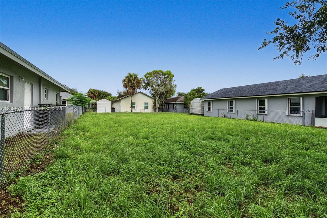 En Venta: $160,000 (0.09 acres)