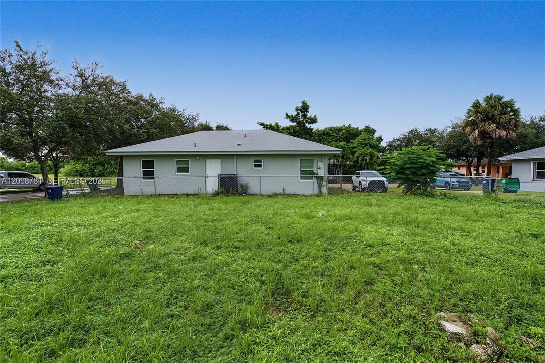 En Venta: $160,000 (0.09 acres)