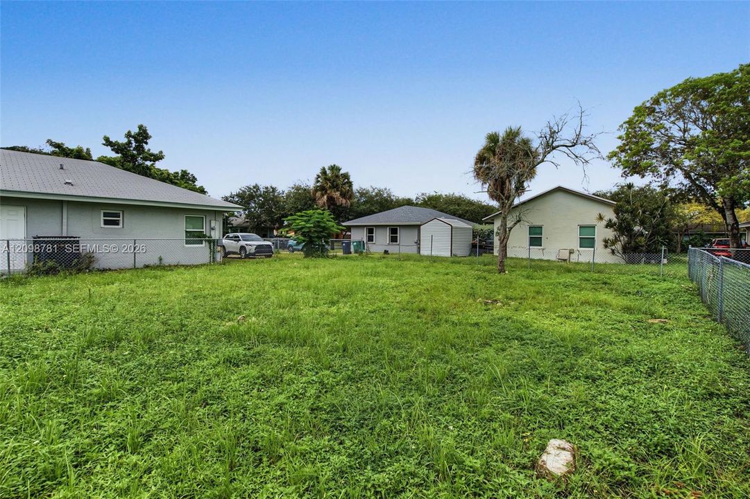 En Venta: $160,000 (0.09 acres)