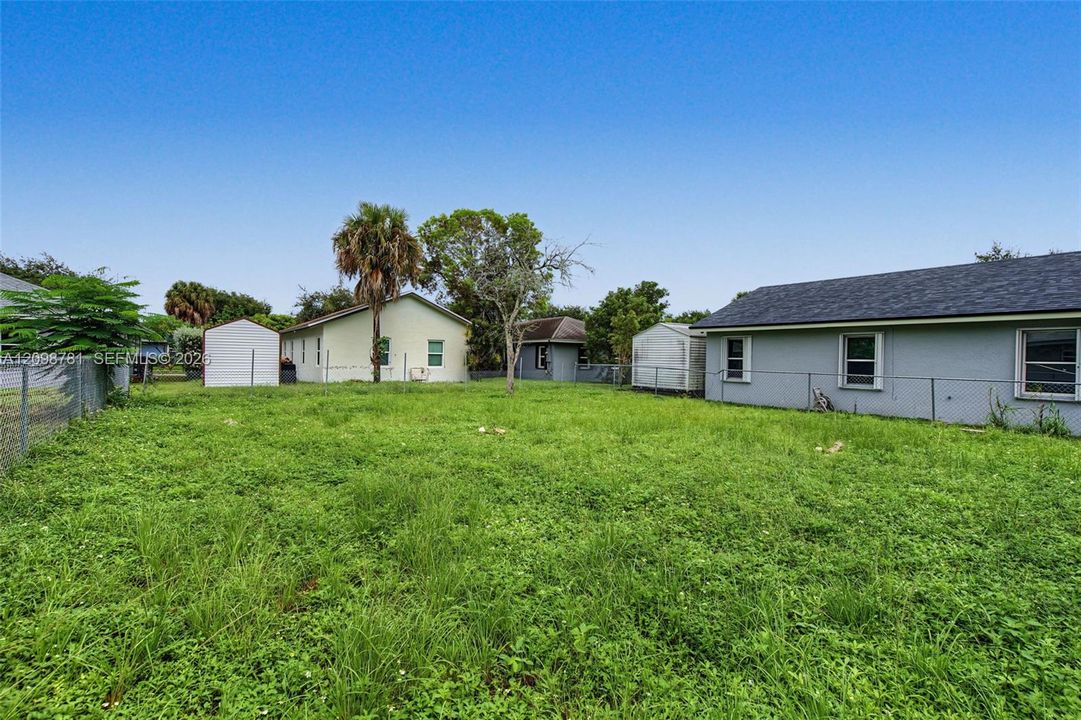 En Venta: $160,000 (0.09 acres)