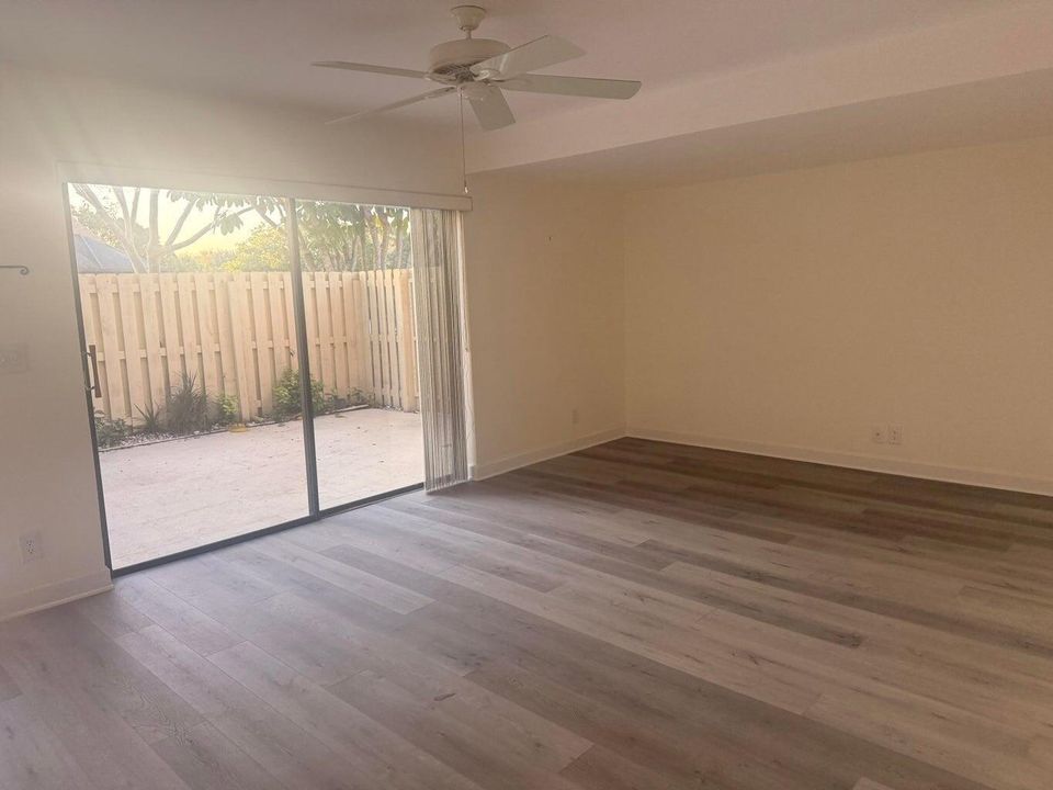 Living Room RB unfurnished 2