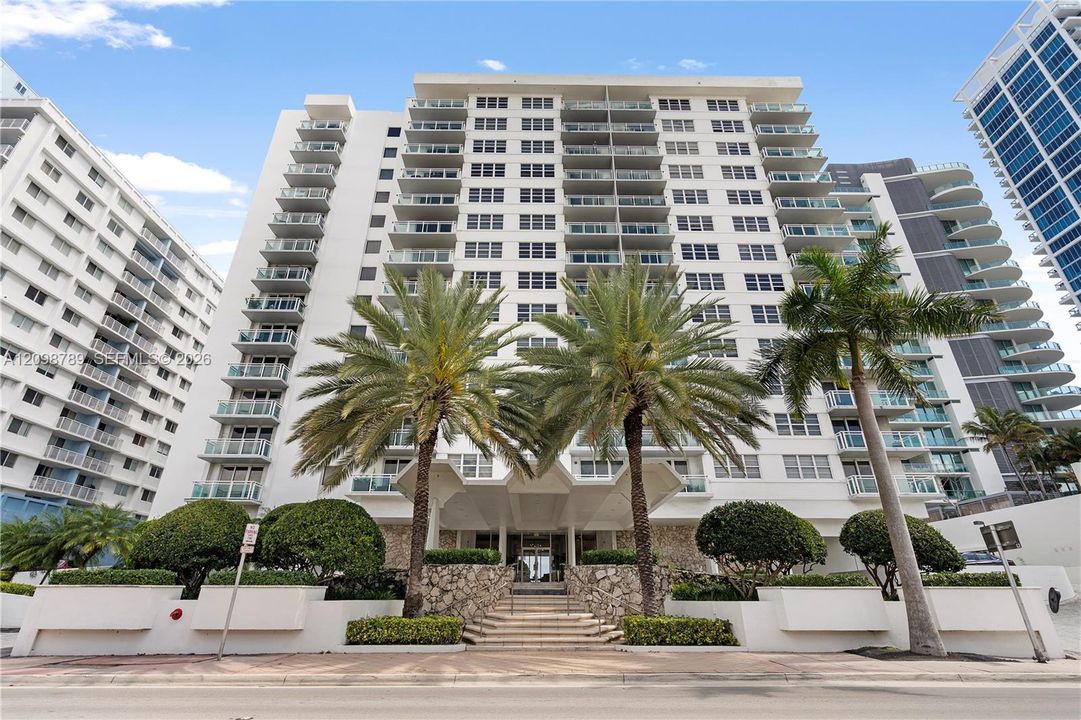 Active With Contract: $6,000 (2 beds, 2 baths, 1218 Square Feet)