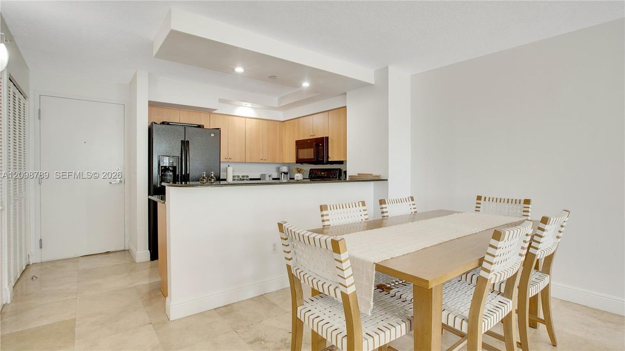 Active With Contract: $6,000 (2 beds, 2 baths, 1218 Square Feet)