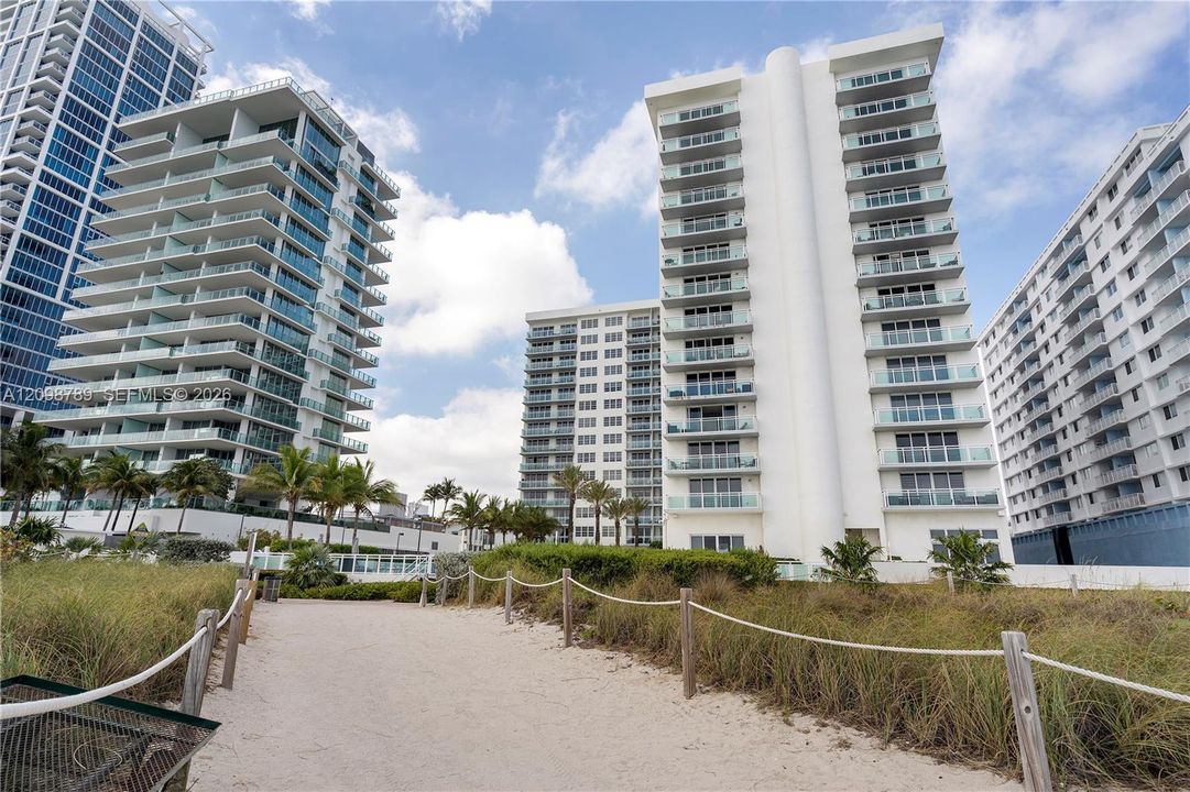 Active With Contract: $6,000 (2 beds, 2 baths, 1218 Square Feet)