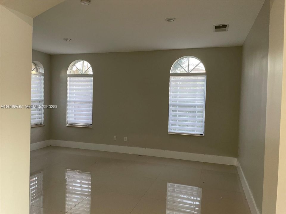 For Rent: $6,100 (5 beds, 4 baths, 3431 Square Feet)