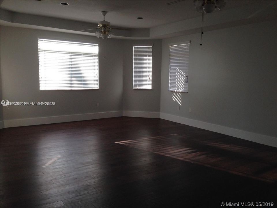 For Rent: $6,100 (5 beds, 4 baths, 3431 Square Feet)