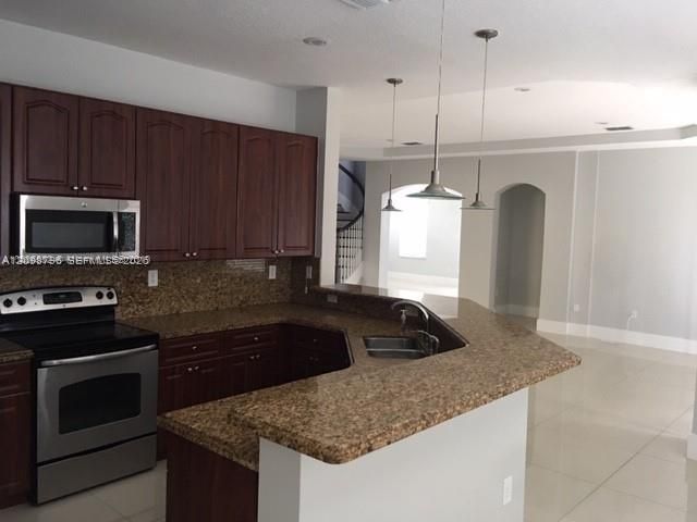 For Rent: $6,100 (5 beds, 4 baths, 3431 Square Feet)