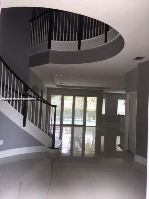 For Rent: $6,100 (5 beds, 4 baths, 3431 Square Feet)