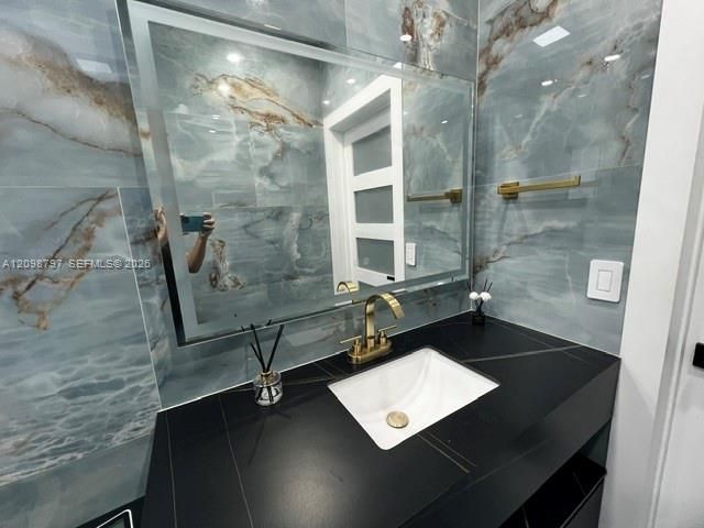 For Sale: $589,000 (3 beds, 2 baths, 1122 Square Feet)