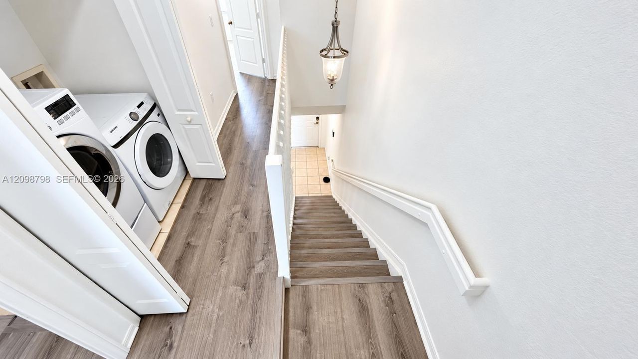For Rent: $3,280 (3 beds, 3 baths, 1489 Square Feet)