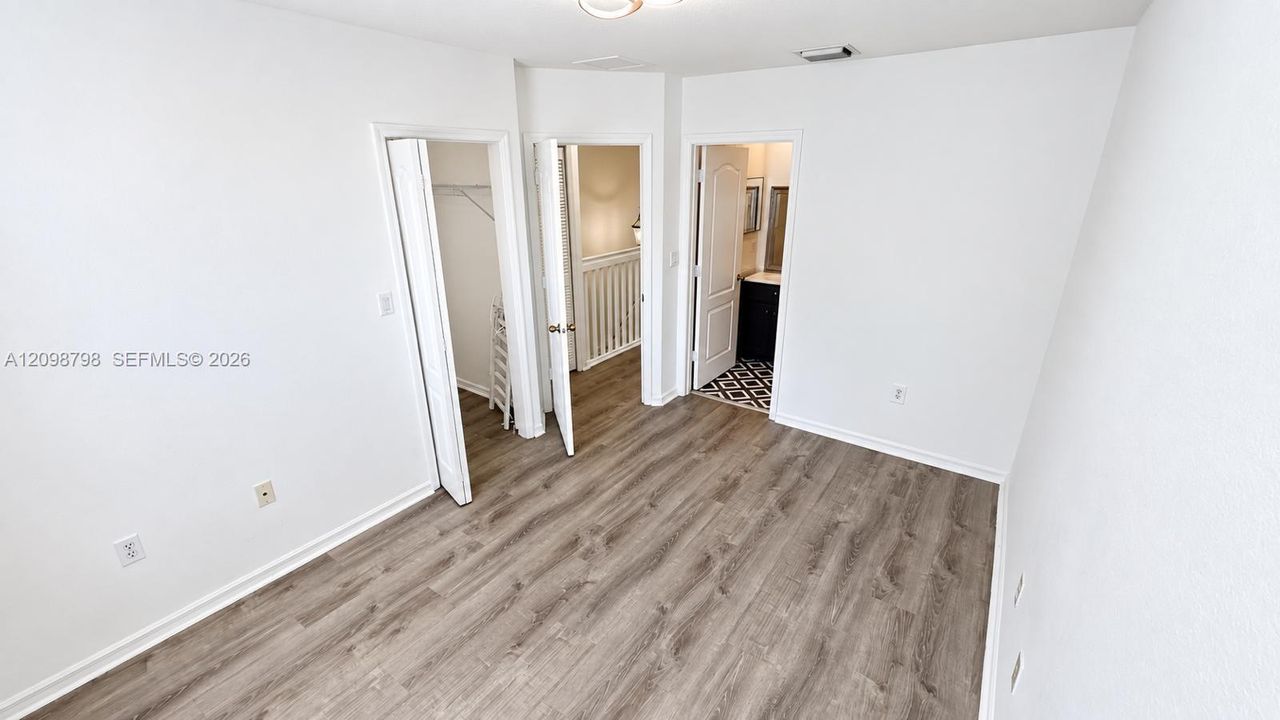 For Rent: $3,280 (3 beds, 3 baths, 1489 Square Feet)