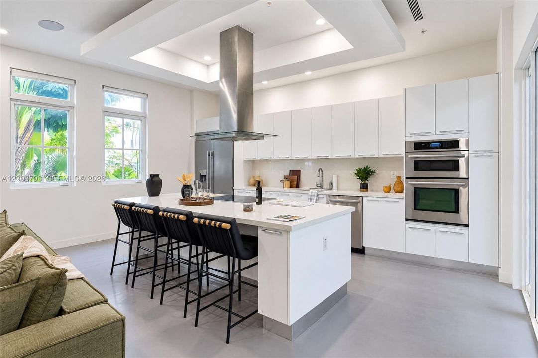 For Sale: $2,995,000 (3 beds, 3 baths, 2976 Square Feet)