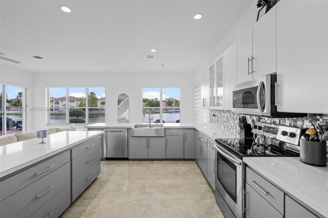 For Rent: $6,500 (4 beds, 3 baths, 3080 Square Feet)