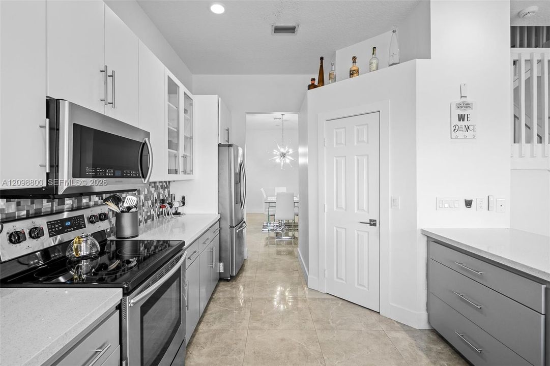 For Rent: $6,500 (4 beds, 3 baths, 3080 Square Feet)