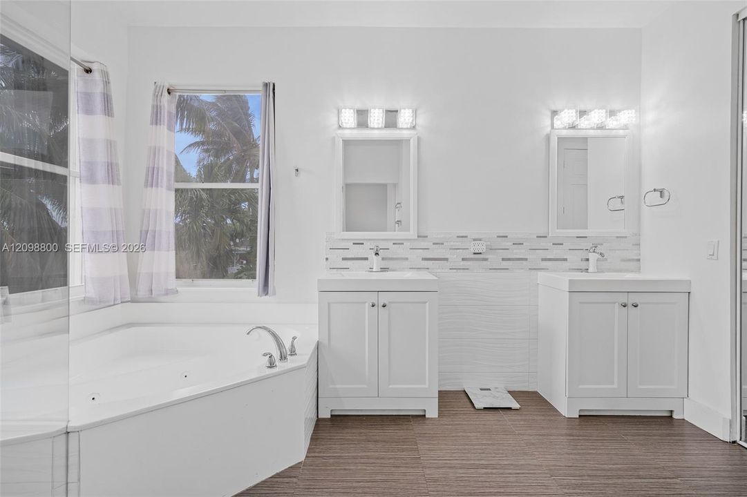 For Rent: $6,500 (4 beds, 3 baths, 3080 Square Feet)