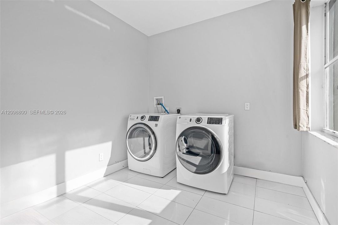 For Rent: $6,500 (4 beds, 3 baths, 3080 Square Feet)