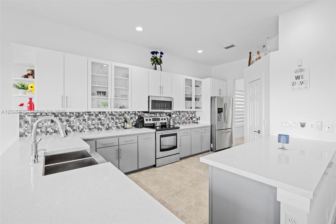 For Rent: $6,500 (4 beds, 3 baths, 3080 Square Feet)