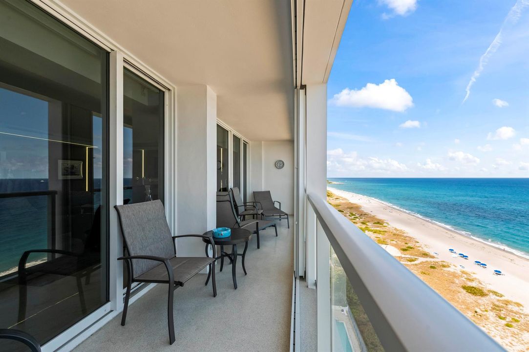 OCEANFRONT Balcony