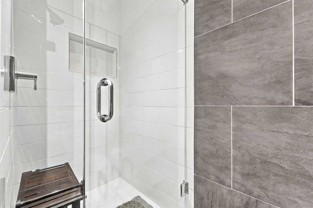 14_bathroom