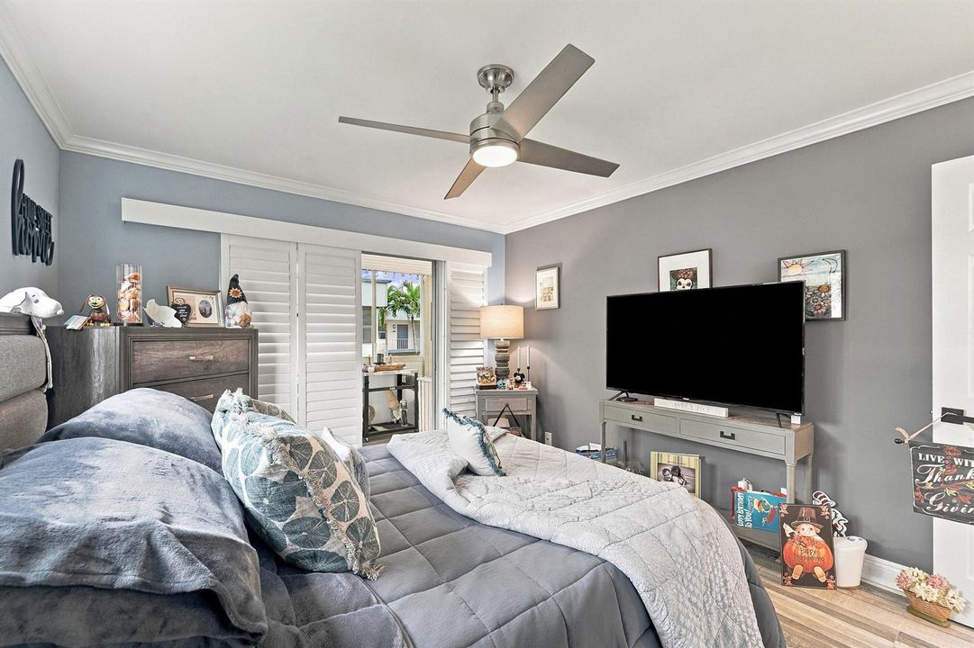 23_bedroom