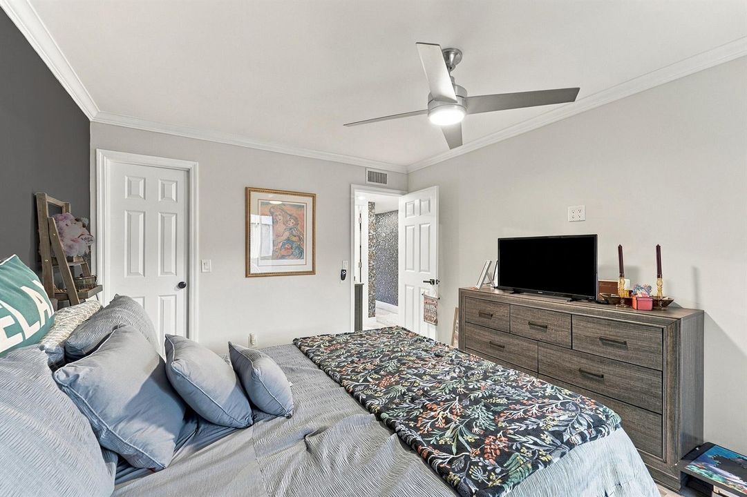 17_bedroom
