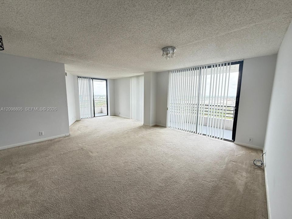 For Sale: $381,300 (2 beds, 2 baths, 1271 Square Feet)