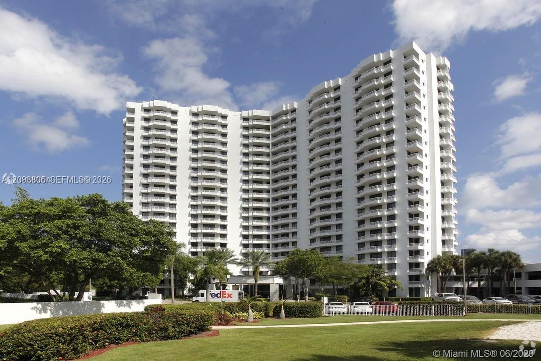 For Sale: $381,300 (2 beds, 2 baths, 1271 Square Feet)