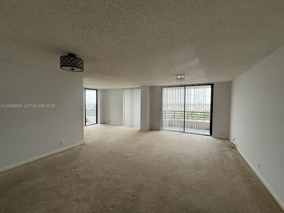 For Sale: $381,300 (2 beds, 2 baths, 1271 Square Feet)