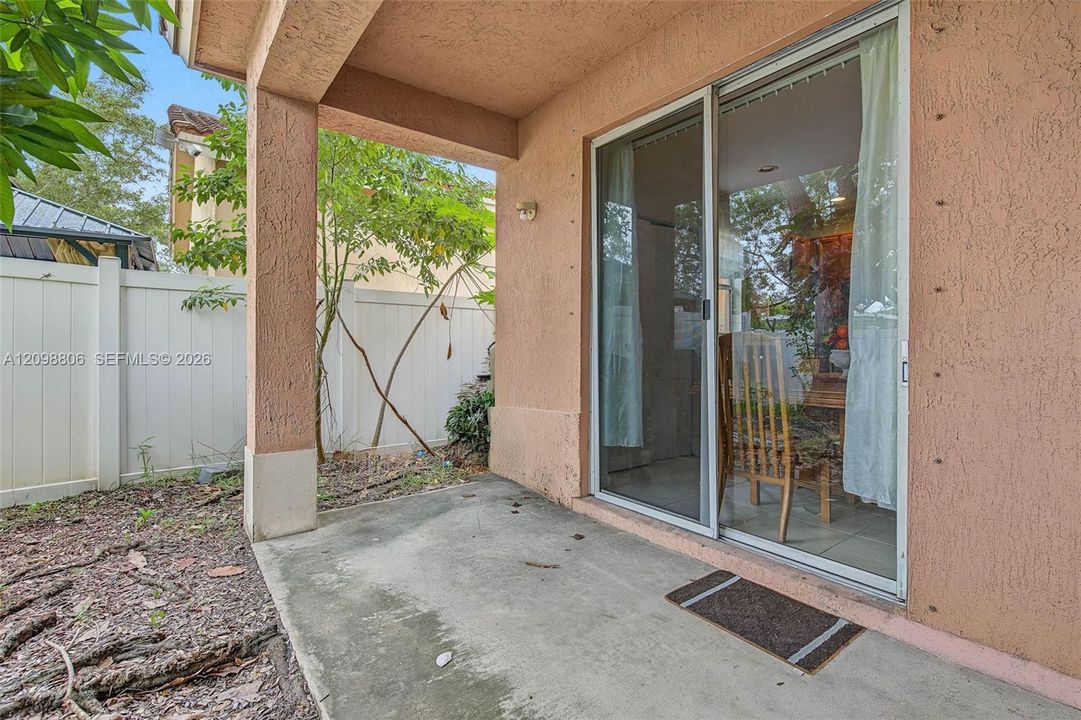 En Venta: $450,000 (5 camas, 3 baños, 2063 Pies cuadrados)