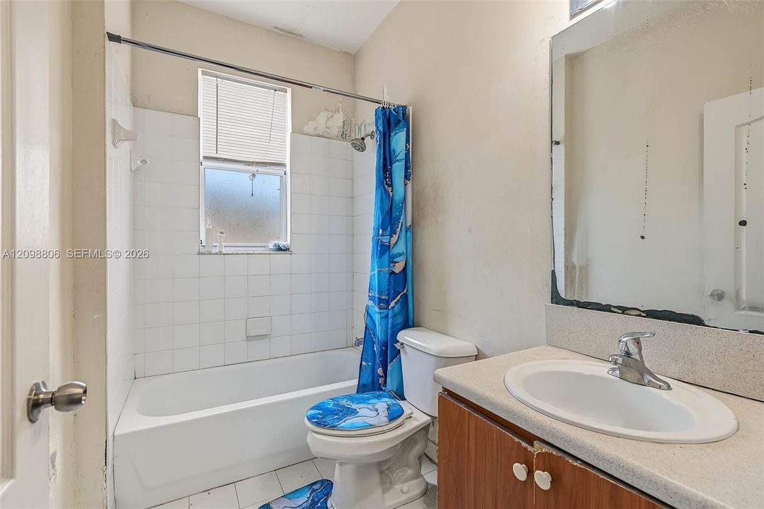 En Venta: $450,000 (5 camas, 3 baños, 2063 Pies cuadrados)