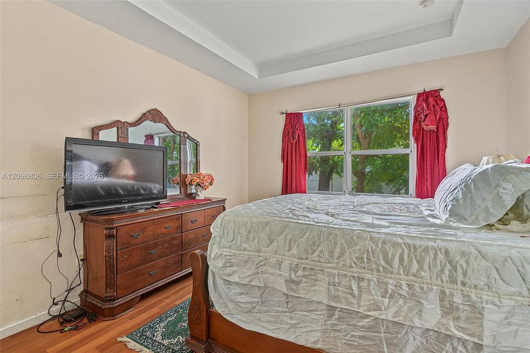 En Venta: $450,000 (5 camas, 3 baños, 2063 Pies cuadrados)