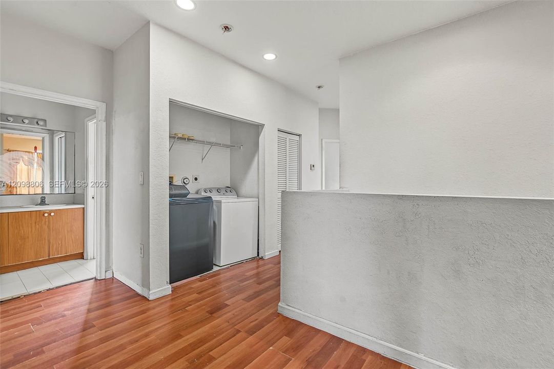 En Venta: $450,000 (5 camas, 3 baños, 2063 Pies cuadrados)