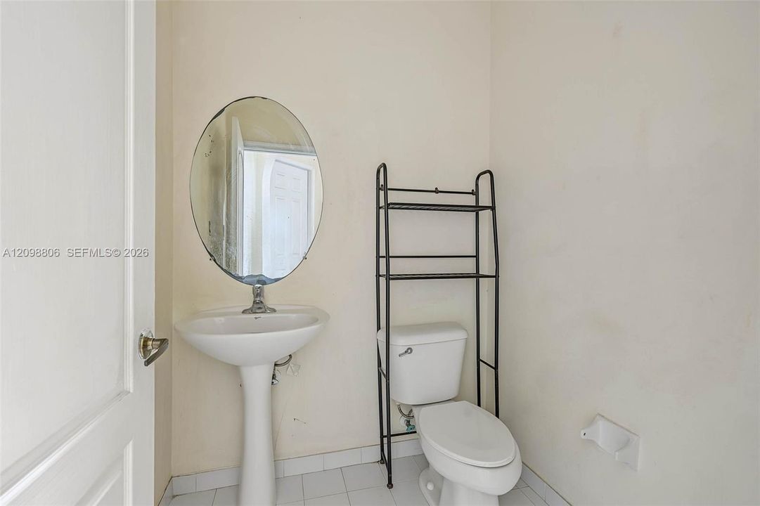 En Venta: $450,000 (5 camas, 3 baños, 2063 Pies cuadrados)
