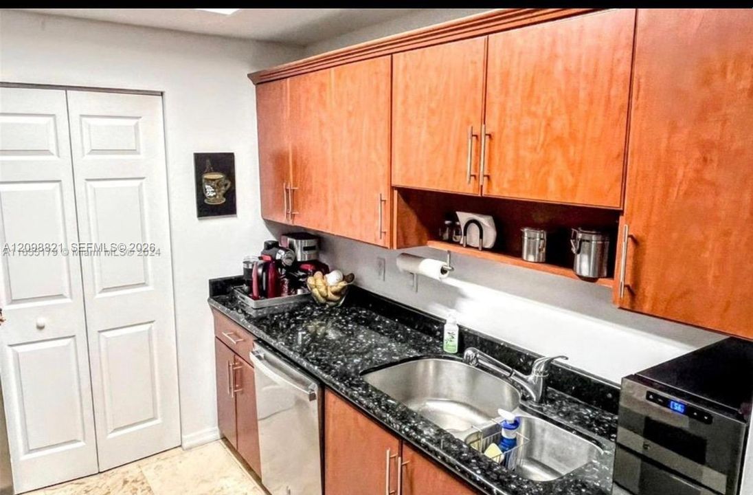 En Venta: $630,000 (3 camas, 2 baños, 1168 Pies cuadrados)