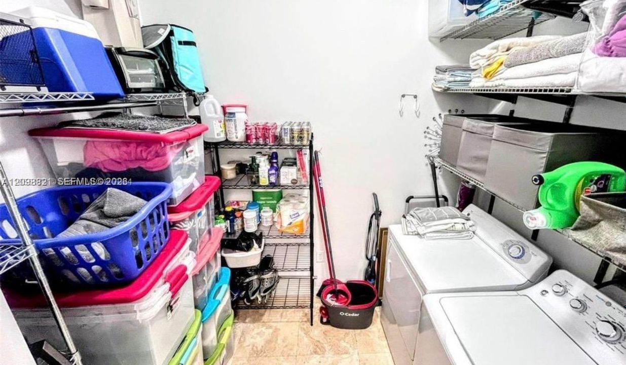 En Venta: $630,000 (3 camas, 2 baños, 1168 Pies cuadrados)