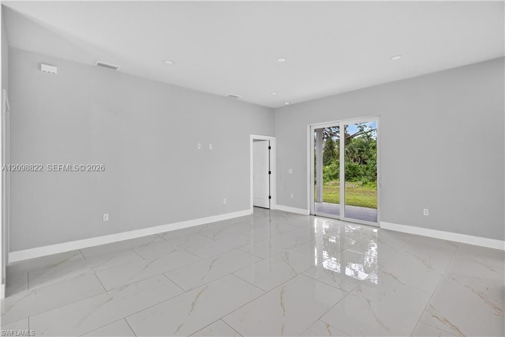 For Sale: $318,500 (4 beds, 2 baths, 1650 Square Feet)