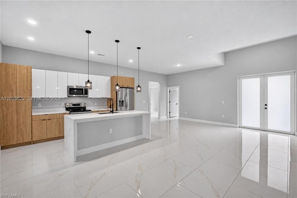 For Sale: $318,500 (4 beds, 2 baths, 1650 Square Feet)