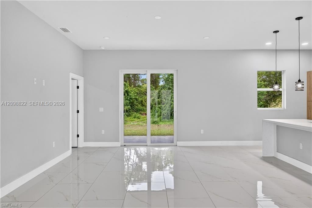 For Sale: $318,500 (4 beds, 2 baths, 1650 Square Feet)