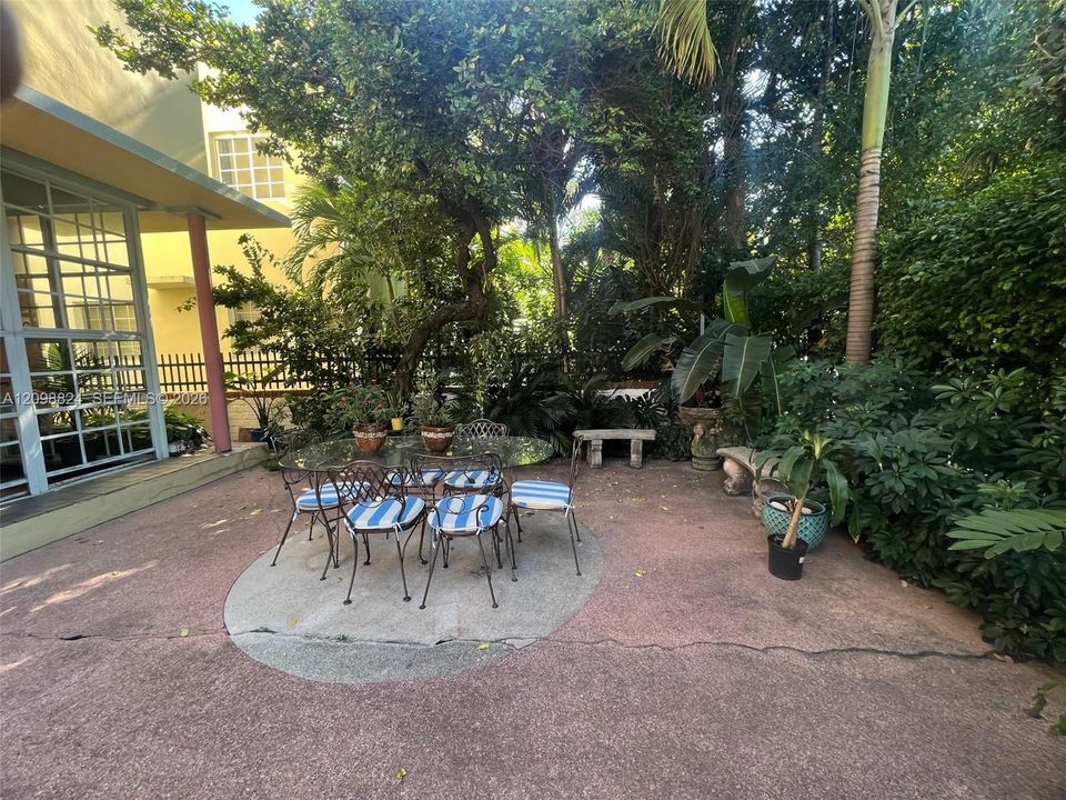 For Rent: $2,300 (1 beds, 1 baths, 540 Square Feet)
