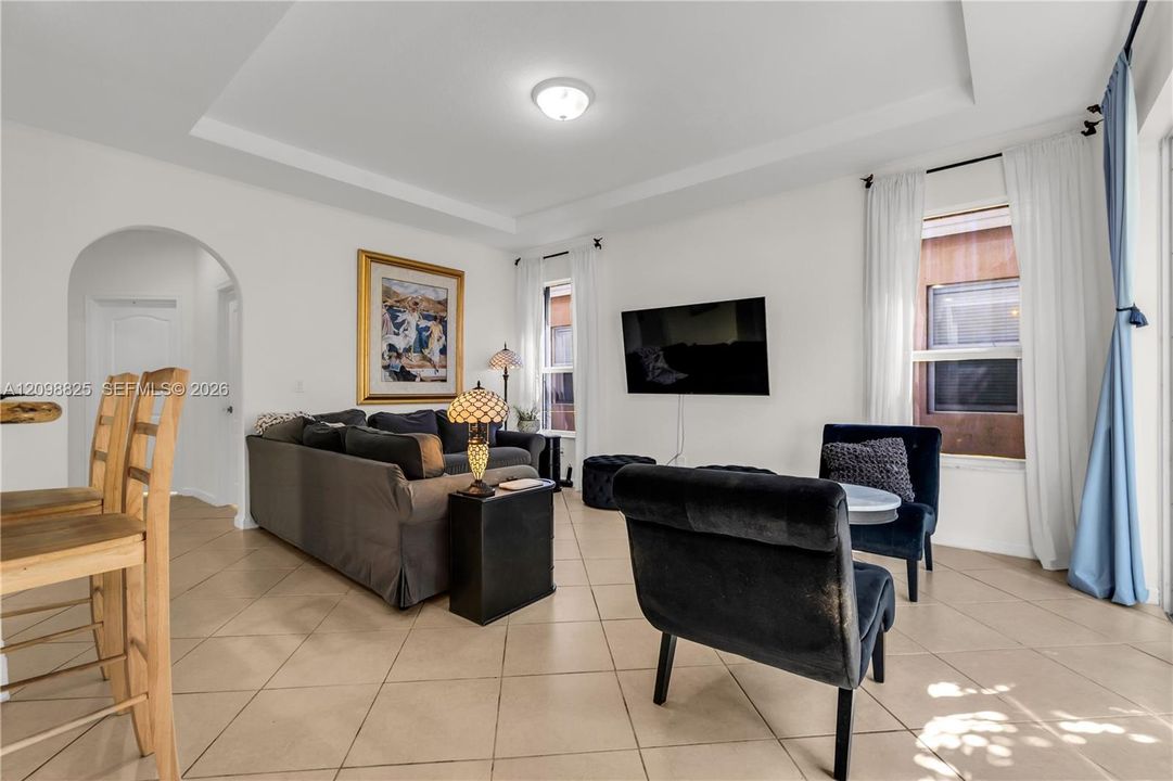 En Venta: $598,000 (4 camas, 3 baños, 2500 Pies cuadrados)