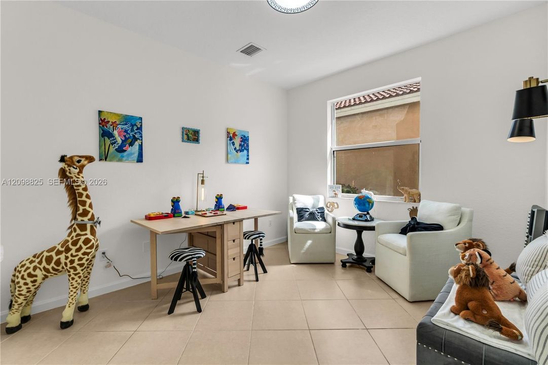 En Venta: $598,000 (4 camas, 3 baños, 2500 Pies cuadrados)