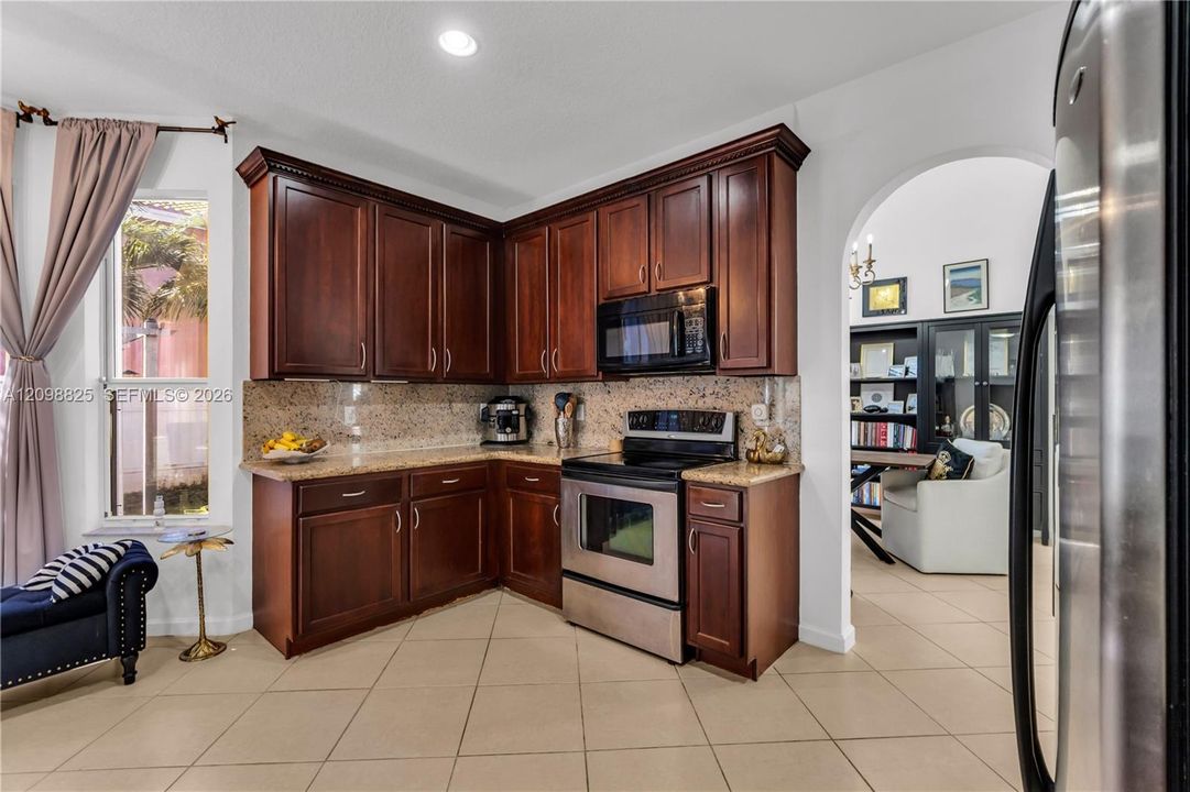 En Venta: $598,000 (4 camas, 3 baños, 2500 Pies cuadrados)