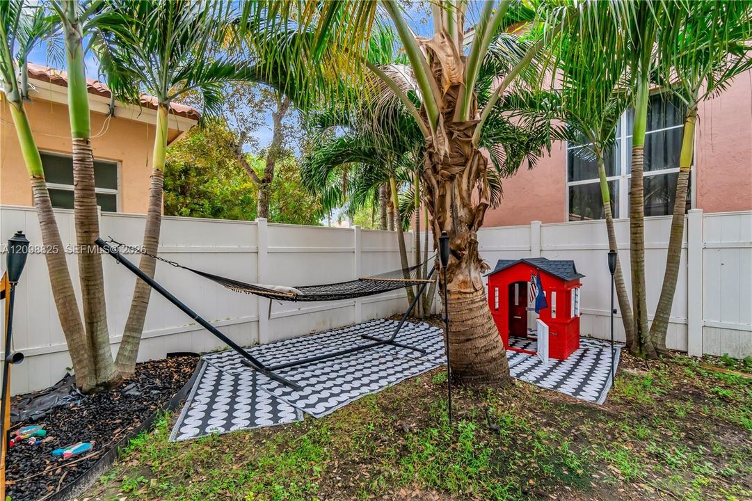 En Venta: $598,000 (4 camas, 3 baños, 2500 Pies cuadrados)