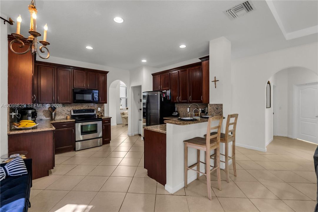 En Venta: $598,000 (4 camas, 3 baños, 2500 Pies cuadrados)