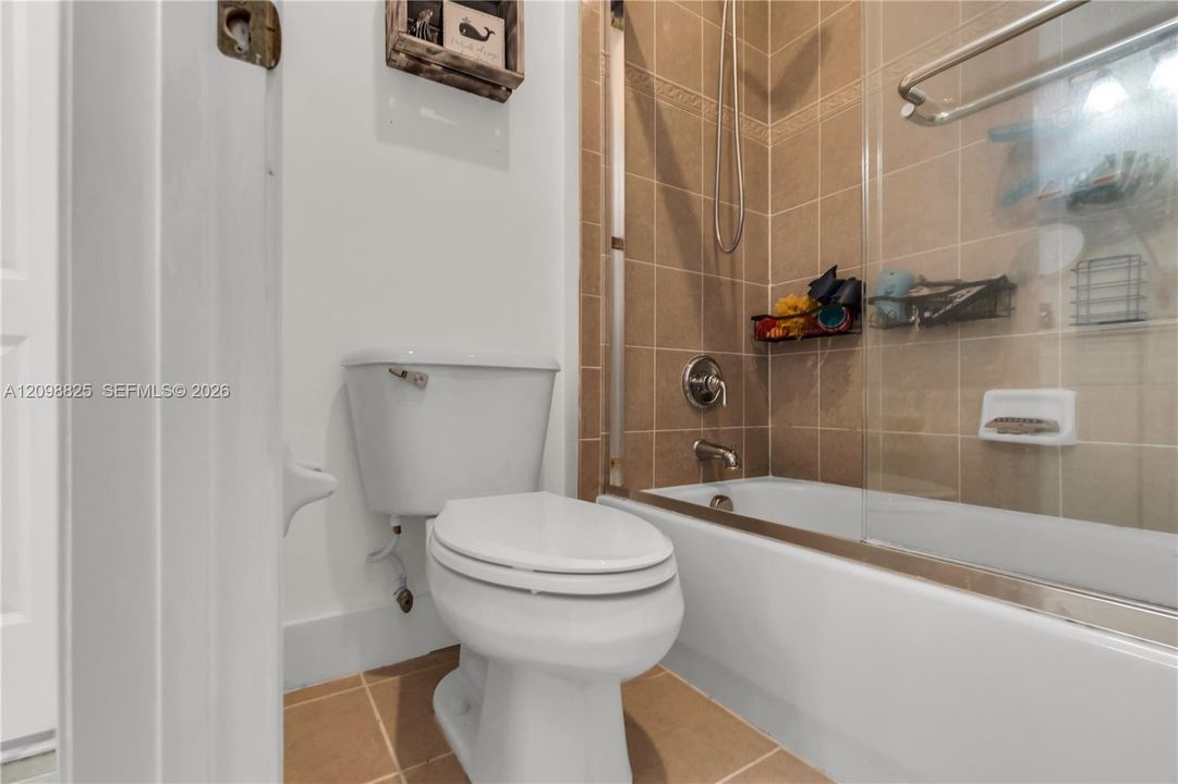 En Venta: $598,000 (4 camas, 3 baños, 2500 Pies cuadrados)