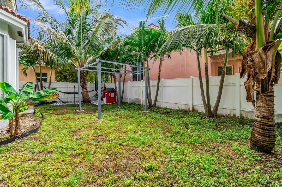 En Venta: $598,000 (4 camas, 3 baños, 2500 Pies cuadrados)
