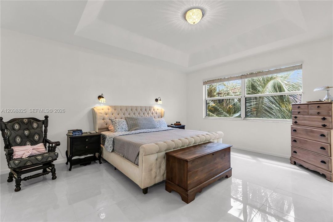 En Venta: $598,000 (4 camas, 3 baños, 2500 Pies cuadrados)