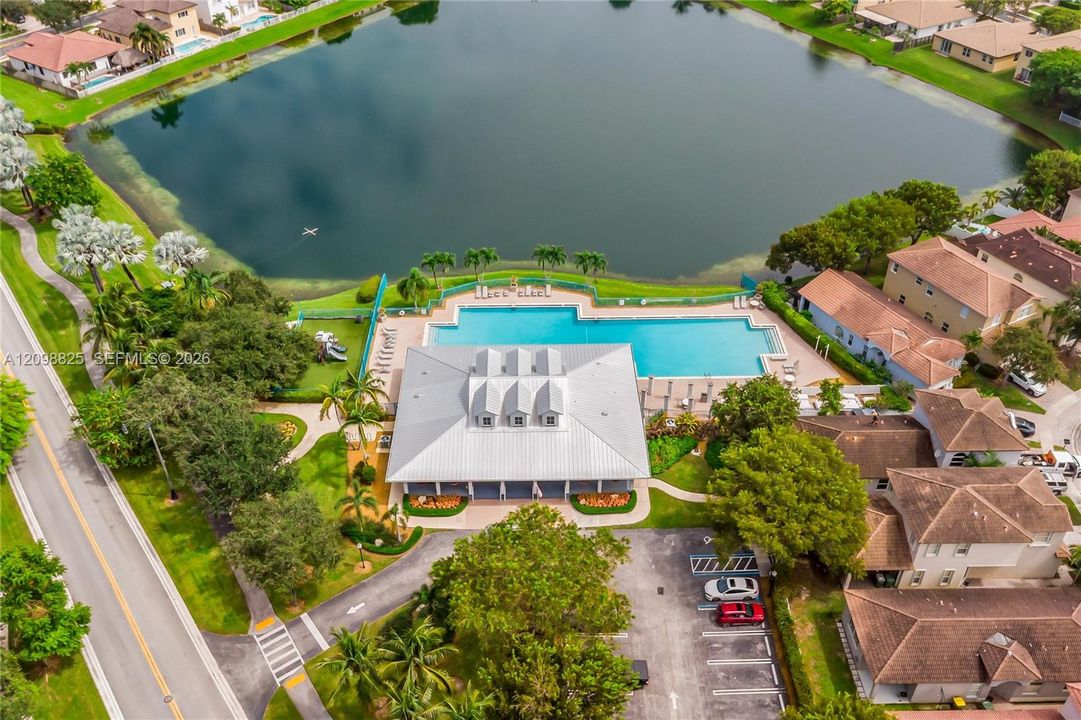 En Venta: $598,000 (4 camas, 3 baños, 2500 Pies cuadrados)