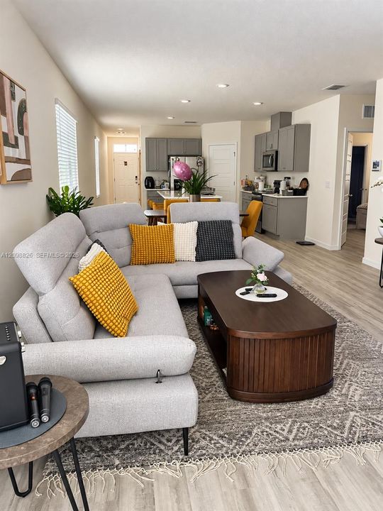 For Sale: $360,000 (4 beds, 2 baths, 1597 Square Feet)